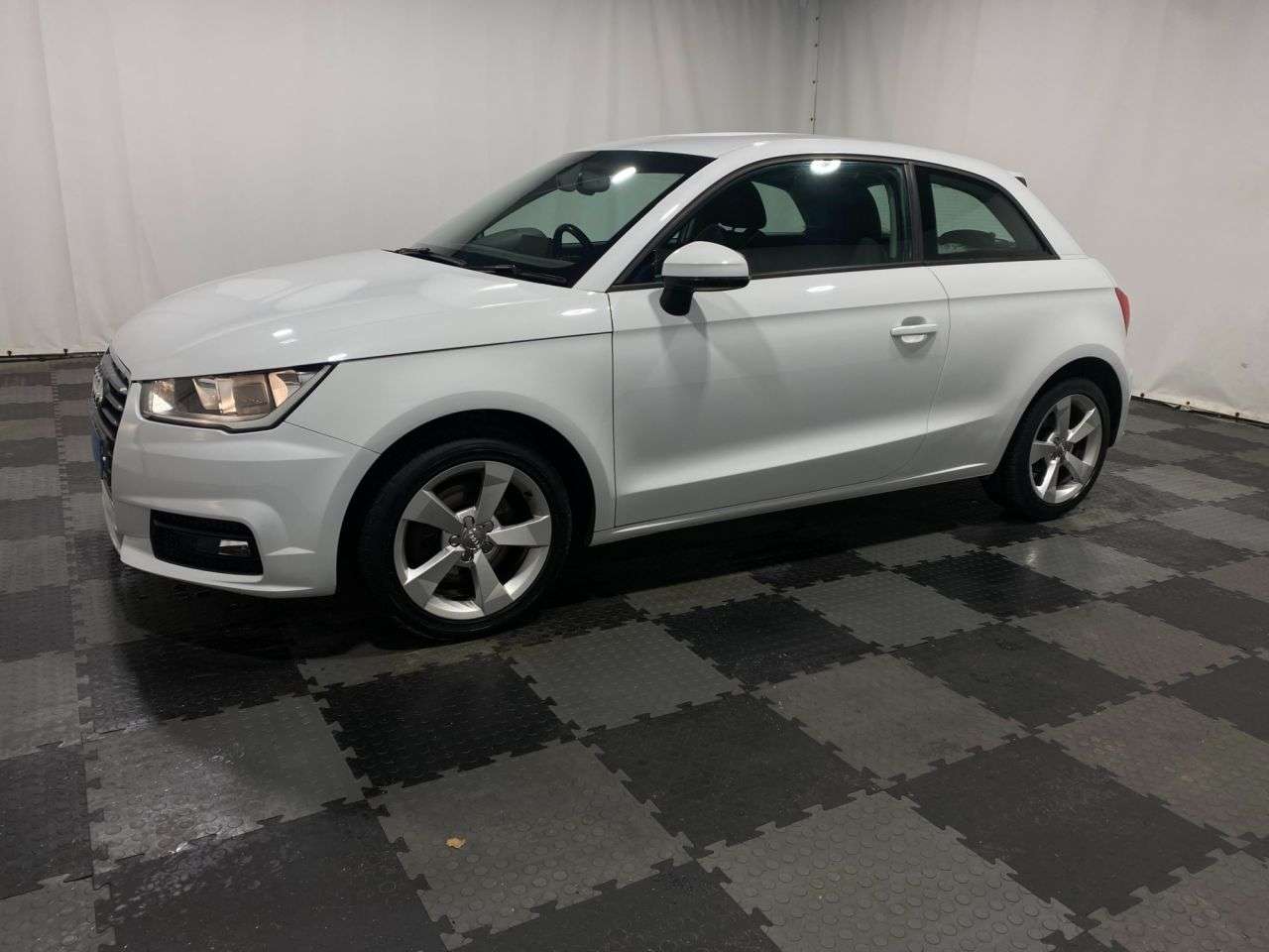 2016 AUDI A1 2016 AUDI A1