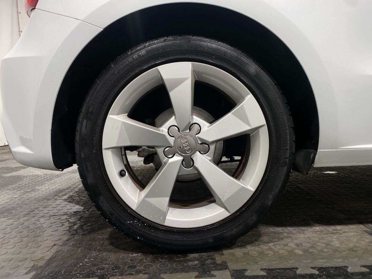 2016 AUDI A1 2016 AUDI A1