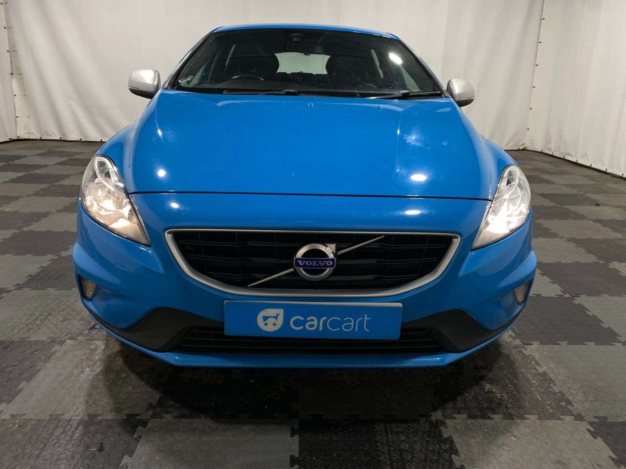 A 2015 VOLVO V40 2.0 T2 R-Design Hatchback 5dr Petrol Manual Euro 6 (s/s) (122 ps) (Rates st A 2015 VOLVO V40 2.0 T2 R-Design Hatchback 5dr Petrol Manual Euro 6 (s/s) (122 ps) (Rates st