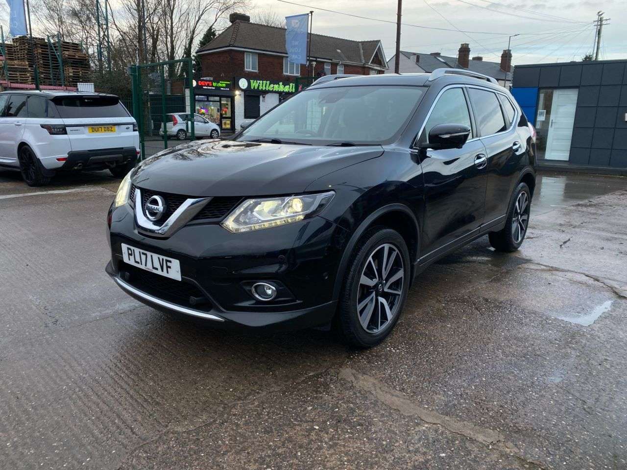 A 2017 NISSAN X-TRAIL 1.6 dCi Tekna SUV 5dr Diesel Manual 4WD Euro 6 (s/s) (130 ps) (Rates starti A 2017 NISSAN X-TRAIL 1.6 dCi Tekna SUV 5dr Diesel Manual 4WD Euro 6 (s/s) (130 ps) (Rates starti