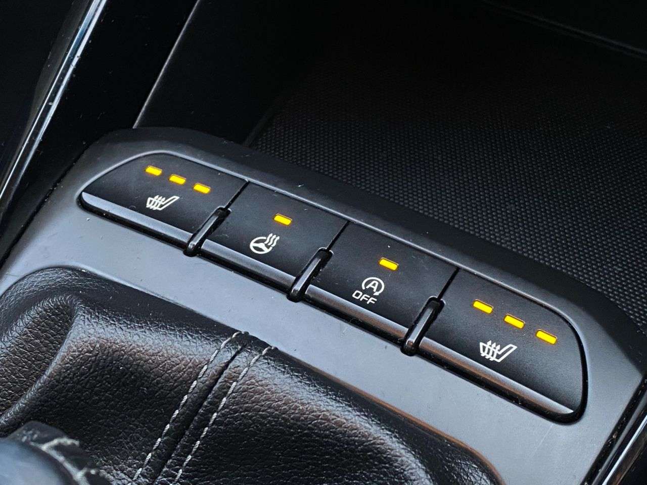 2017 KIA STONIC 2017 KIA STONIC