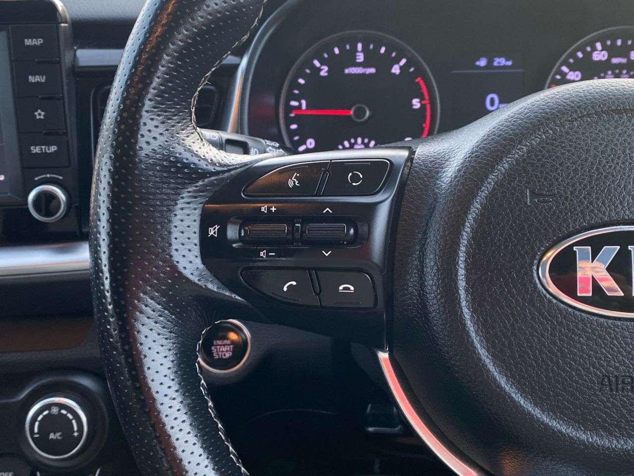 2017 KIA STONIC 2017 KIA STONIC