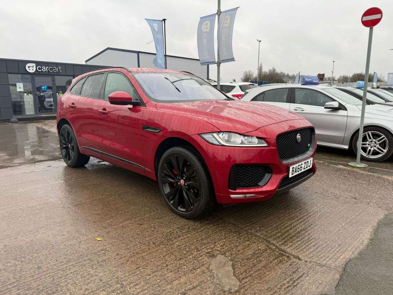 A 2017 JAGUAR F-PACE 3.0 D300 V6 S SUV 5dr Diesel Auto AWD Euro 6 (s/s) (300 ps) (Rates starting A 2017 JAGUAR F-PACE 3.0 D300 V6 S SUV 5dr Diesel Auto AWD Euro 6 (s/s) (300 ps) (Rates starting