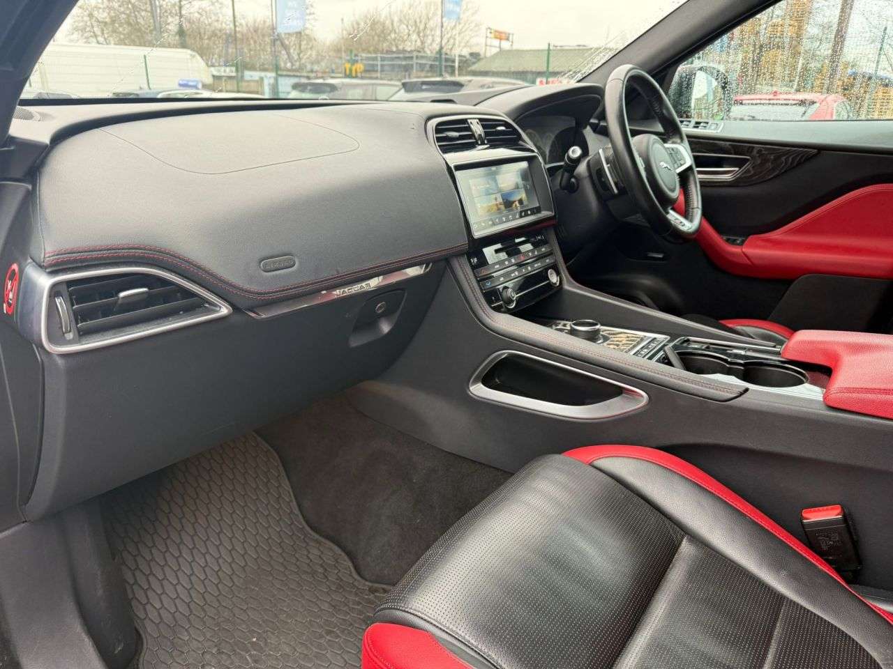 2017 JAGUAR F-PACE 2017 JAGUAR F-PACE