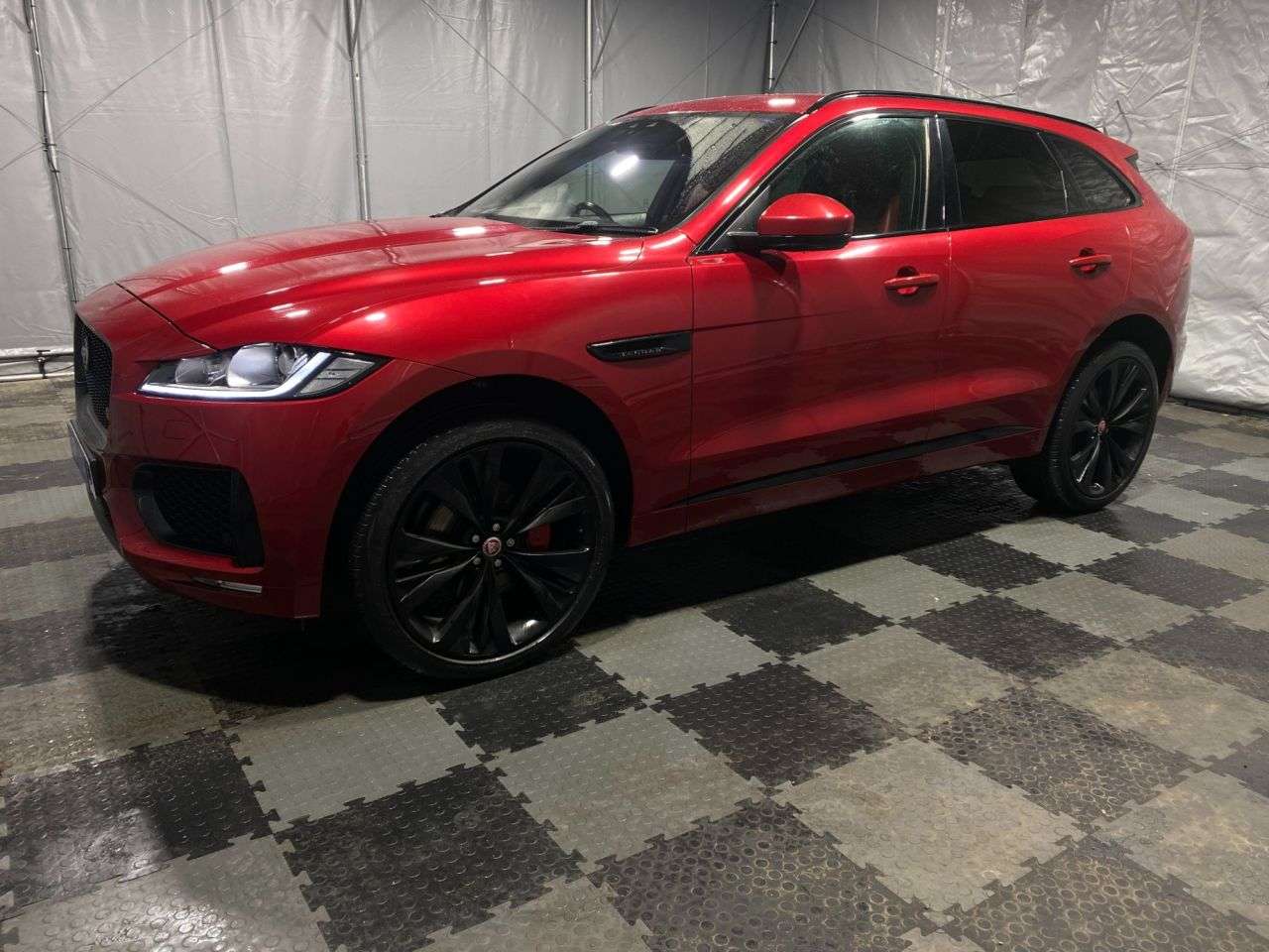 A 2017 JAGUAR F-PACE 3.0 D300 V6 S SUV 5dr Diesel Auto AWD Euro 6 (s/s) (300 ps) (Rates starting A 2017 JAGUAR F-PACE 3.0 D300 V6 S SUV 5dr Diesel Auto AWD Euro 6 (s/s) (300 ps) (Rates starting