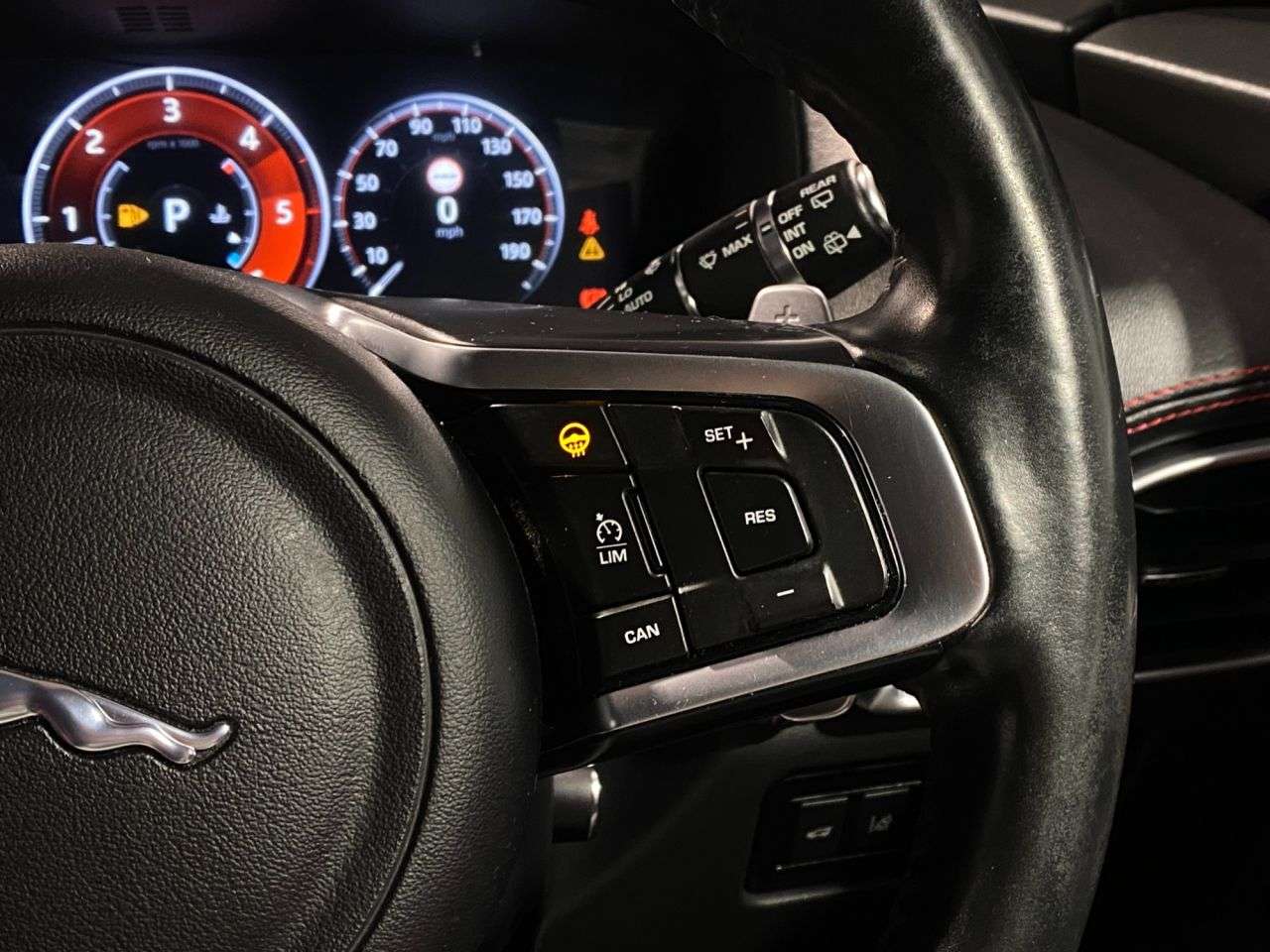 2017 JAGUAR F-PACE 2017 JAGUAR F-PACE