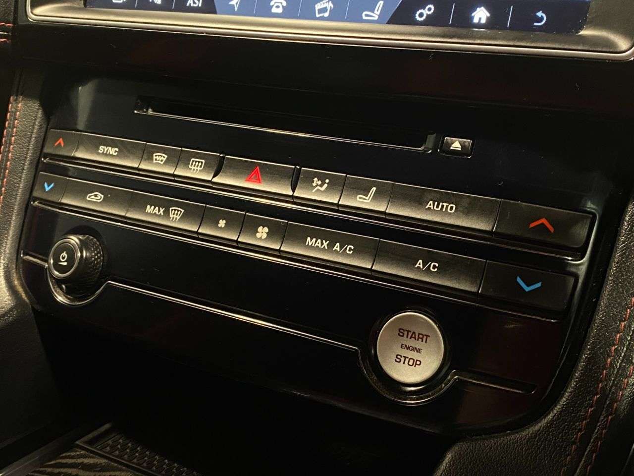 2017 JAGUAR F-PACE 2017 JAGUAR F-PACE