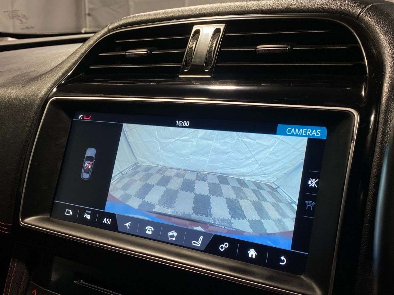 2017 JAGUAR F-PACE 2017 JAGUAR F-PACE