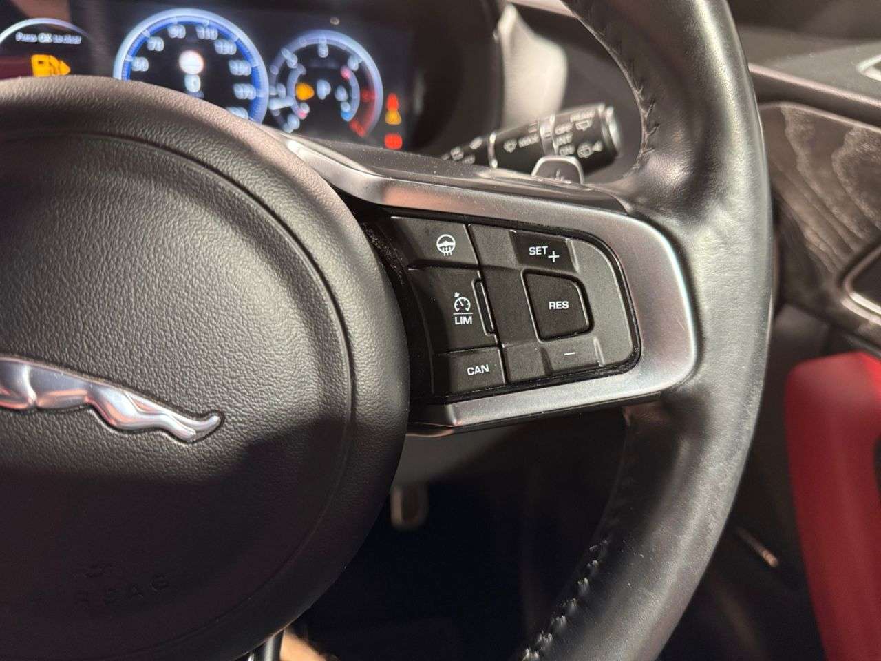 2017 JAGUAR F-PACE 2017 JAGUAR F-PACE