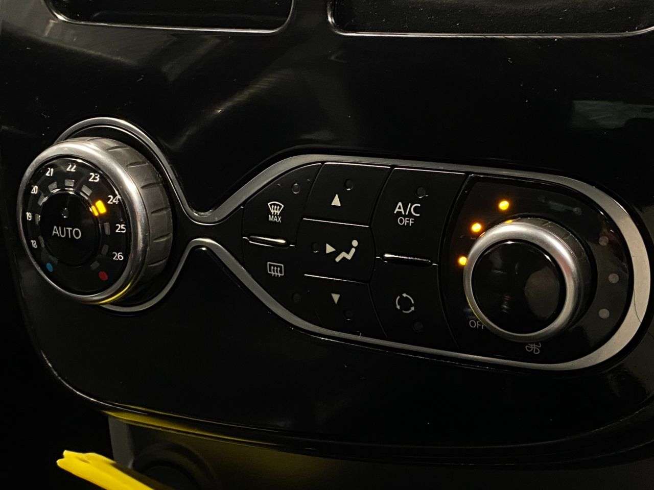 2015 RENAULT CLIO 2015 RENAULT CLIO