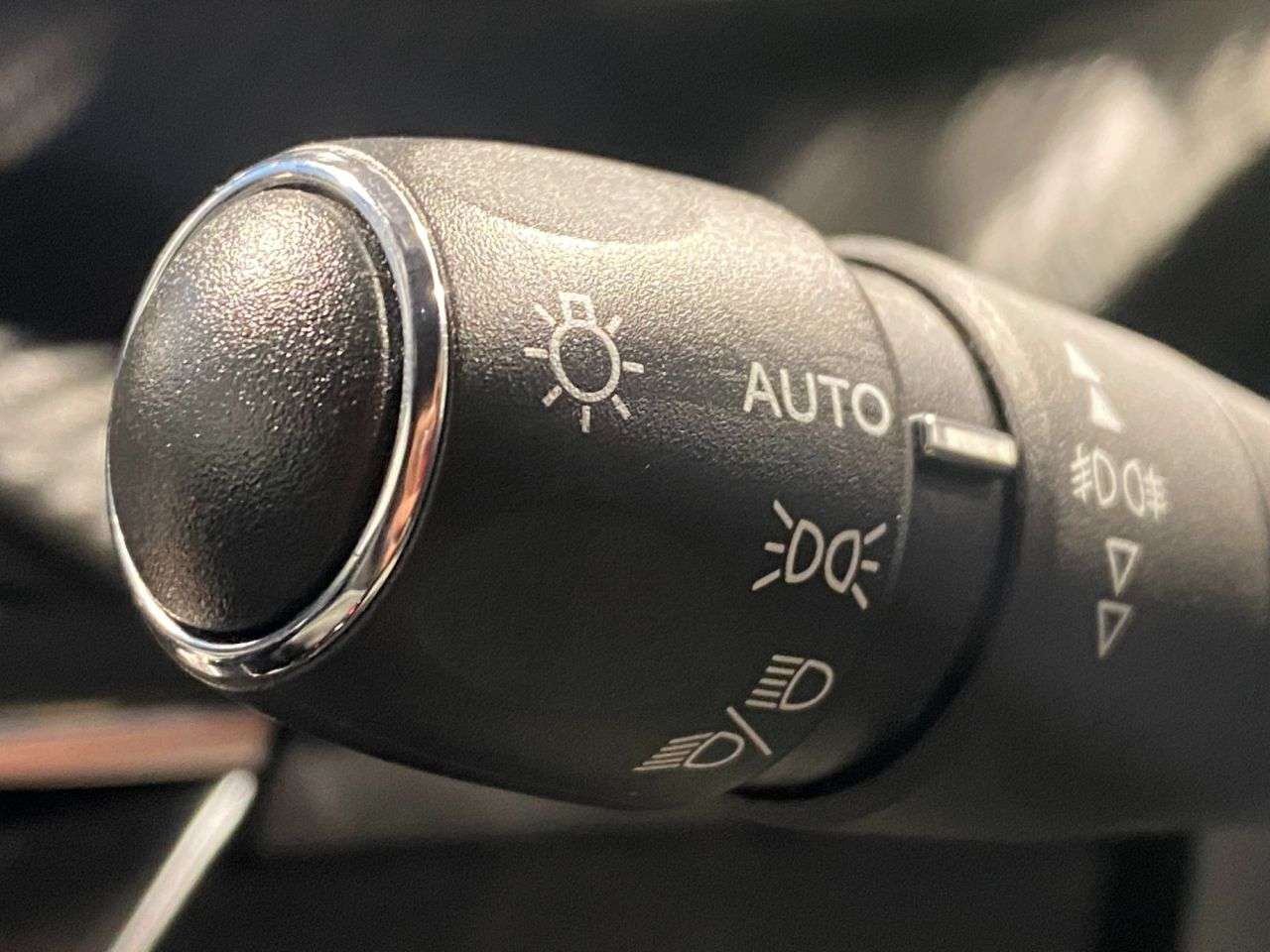 2020 PEUGEOT E-2008 2020 PEUGEOT E-2008