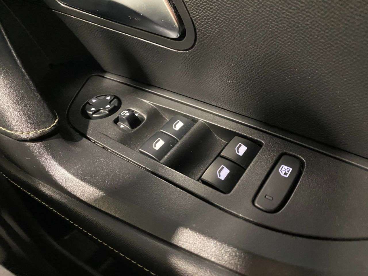 2020 PEUGEOT E-2008 2020 PEUGEOT E-2008