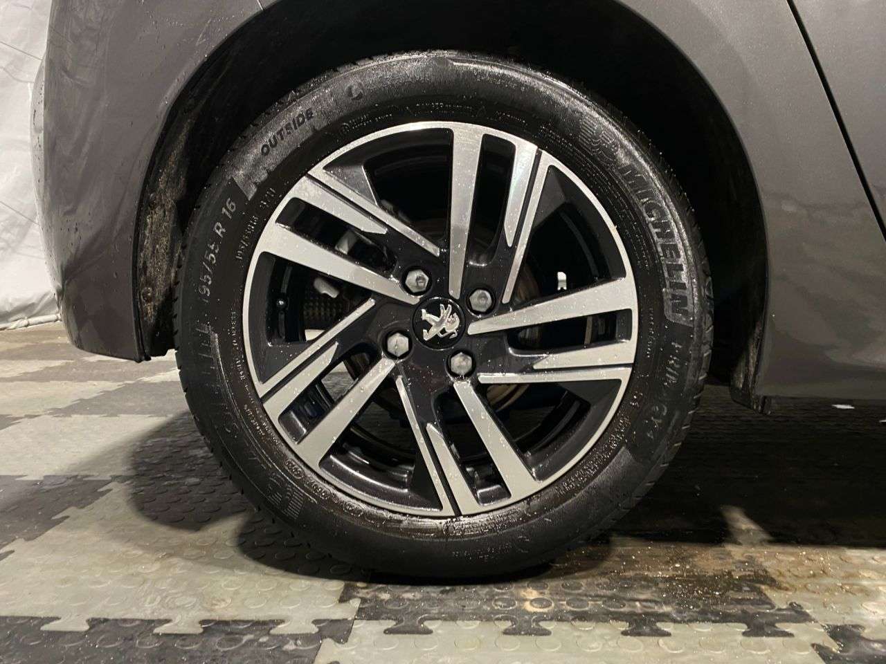 2021 PEUGEOT 208 2021 PEUGEOT 208