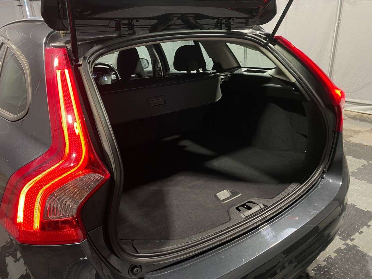 2016 VOLVO V60 2016 VOLVO V60