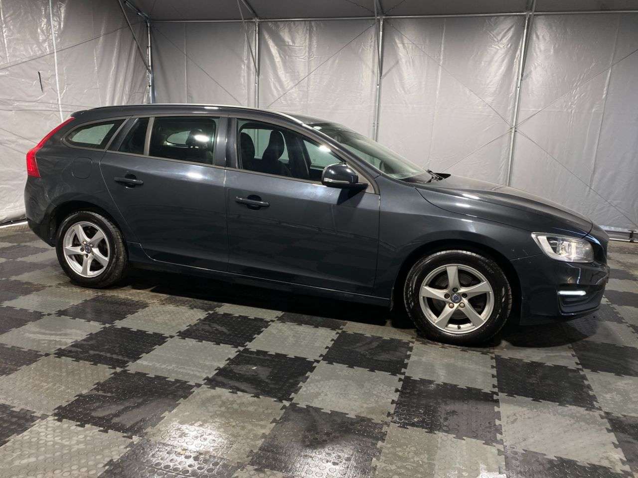 2016 VOLVO V60 2016 VOLVO V60