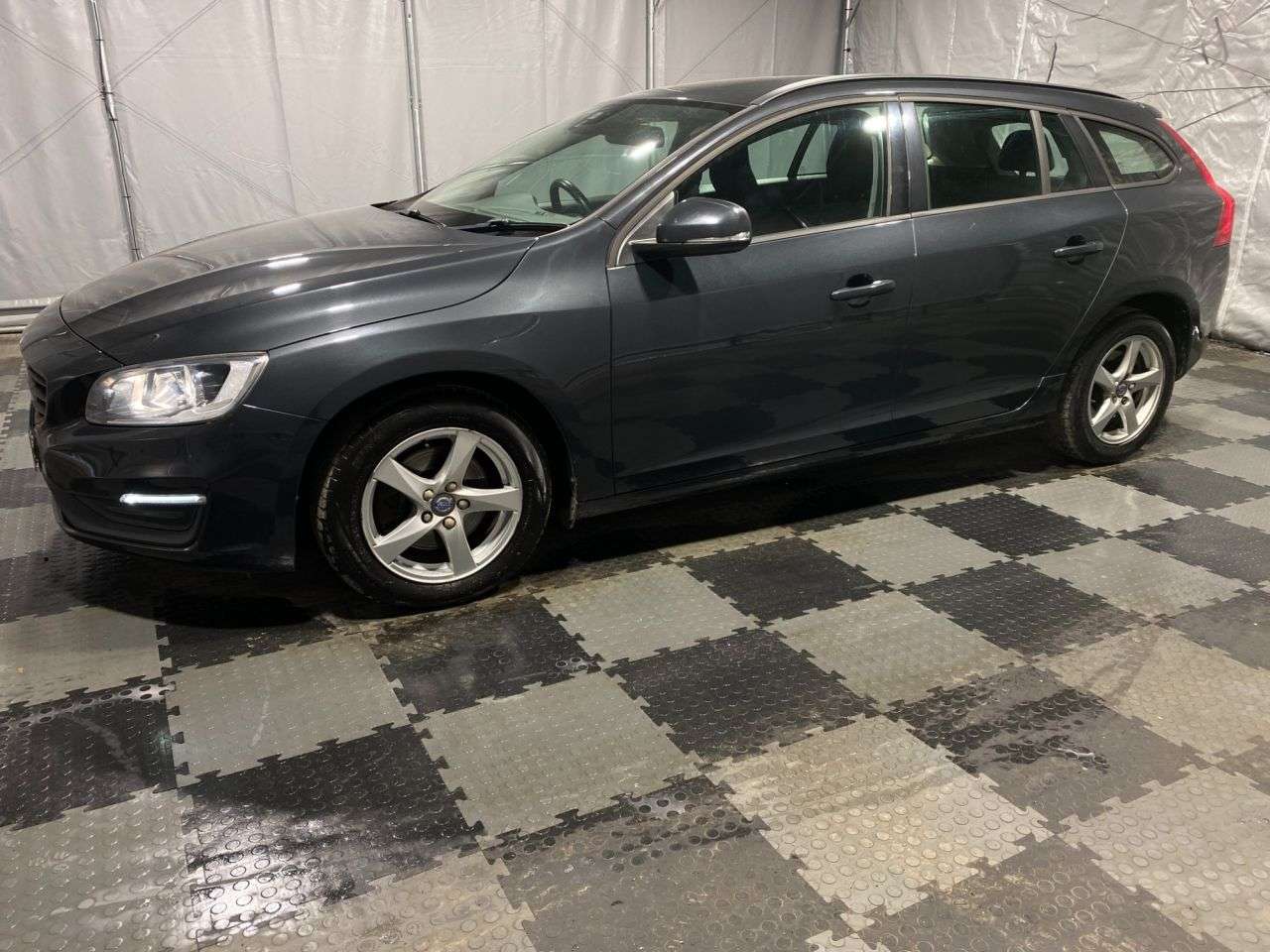 2016 VOLVO V60 2016 VOLVO V60