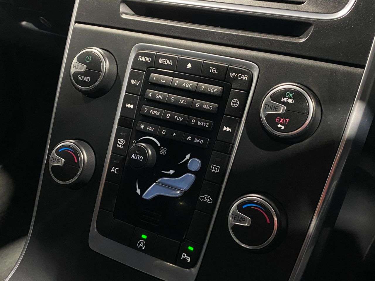 2016 VOLVO V60 2016 VOLVO V60