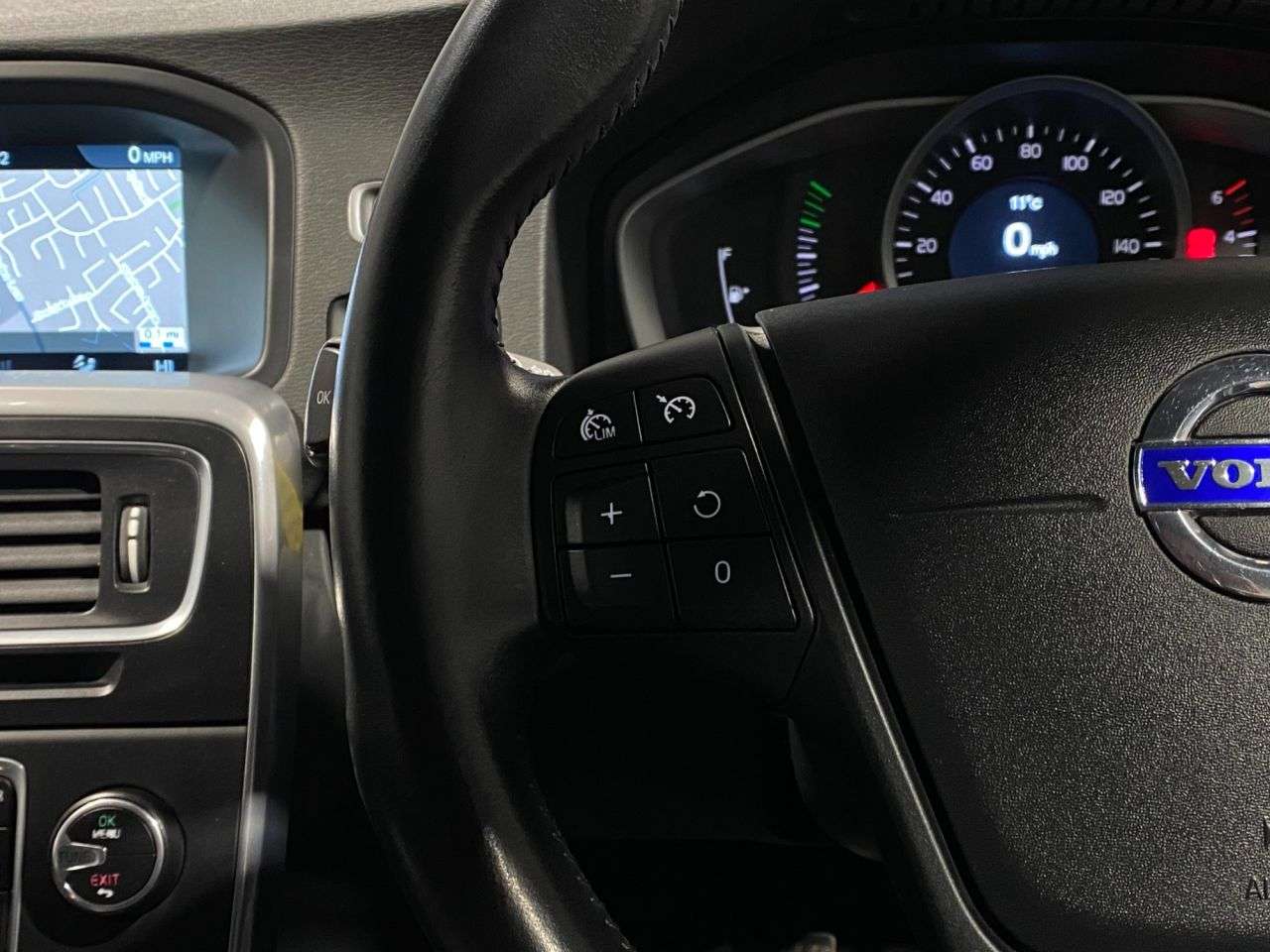 2016 VOLVO V60 2016 VOLVO V60