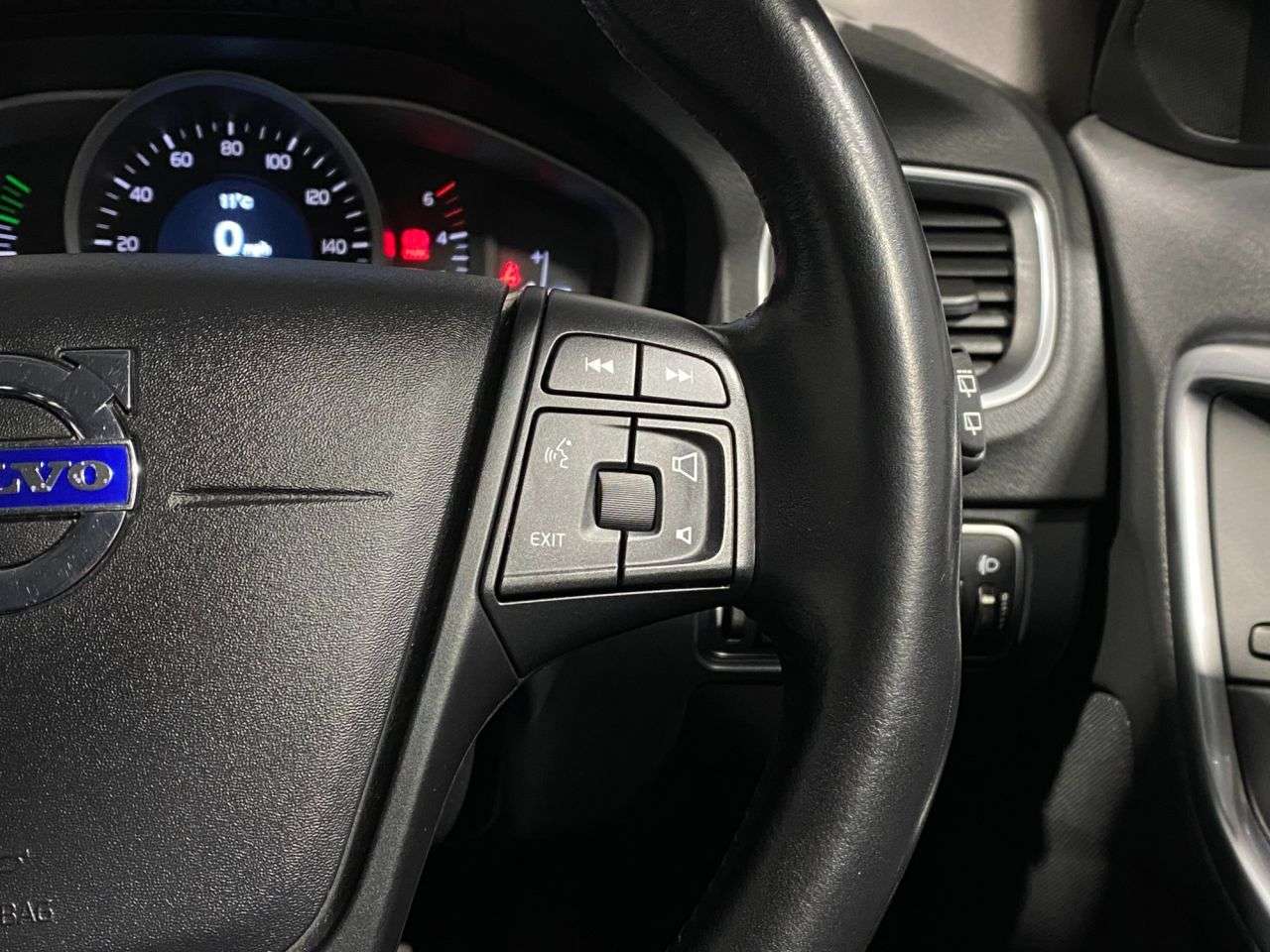 2016 VOLVO V60 2016 VOLVO V60