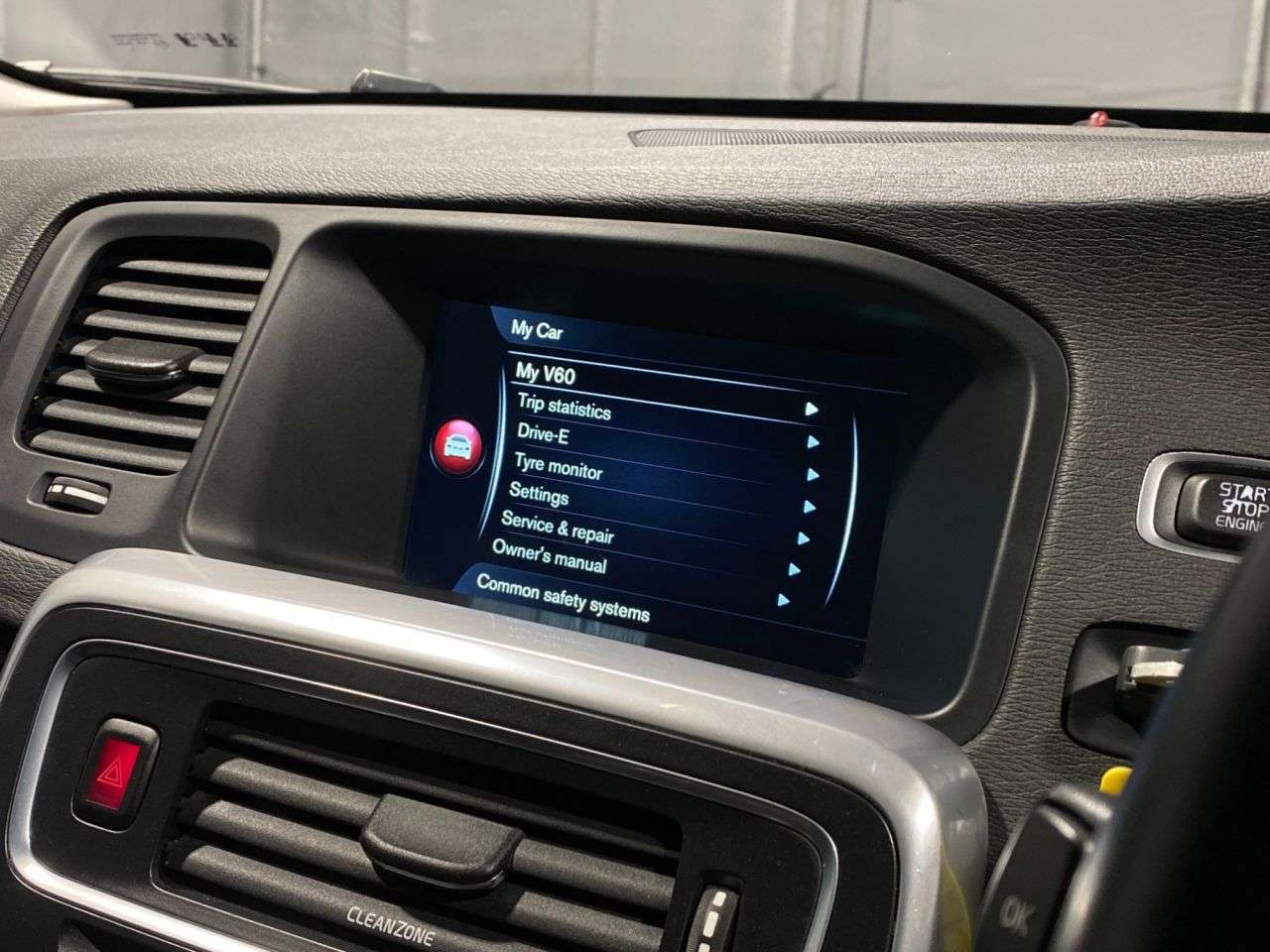 2016 VOLVO V60 2016 VOLVO V60