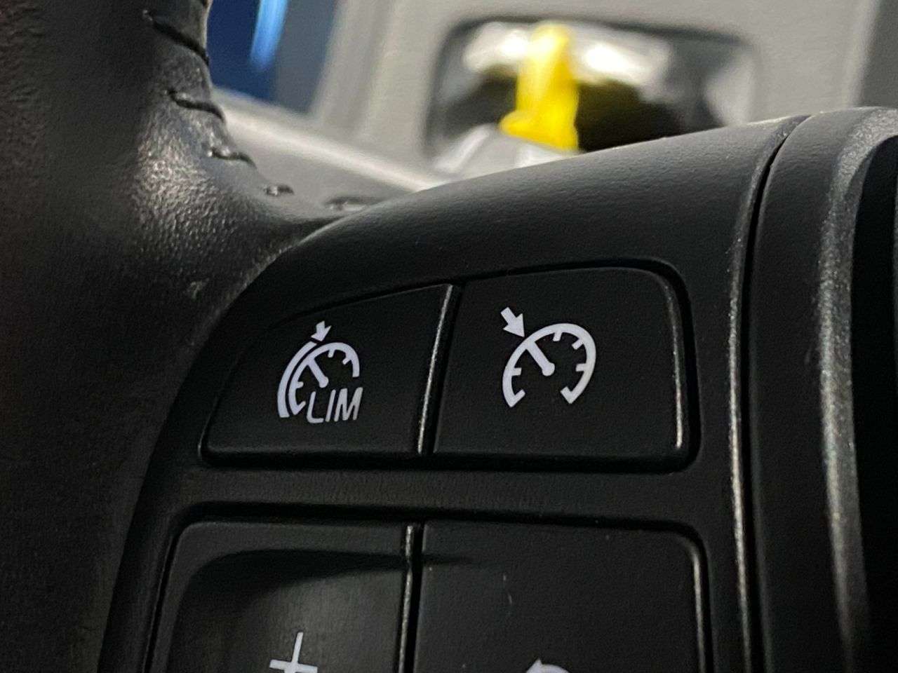 2016 VOLVO V60 2016 VOLVO V60