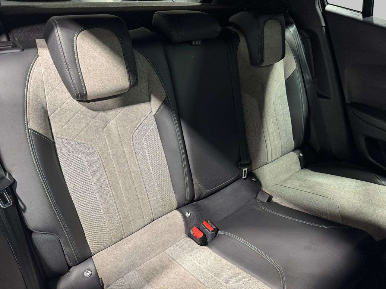 2021 PEUGEOT E-2008 2021 PEUGEOT E-2008