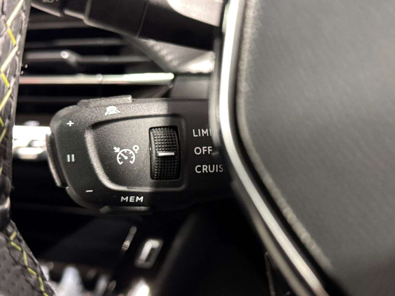 2021 PEUGEOT E-2008 2021 PEUGEOT E-2008