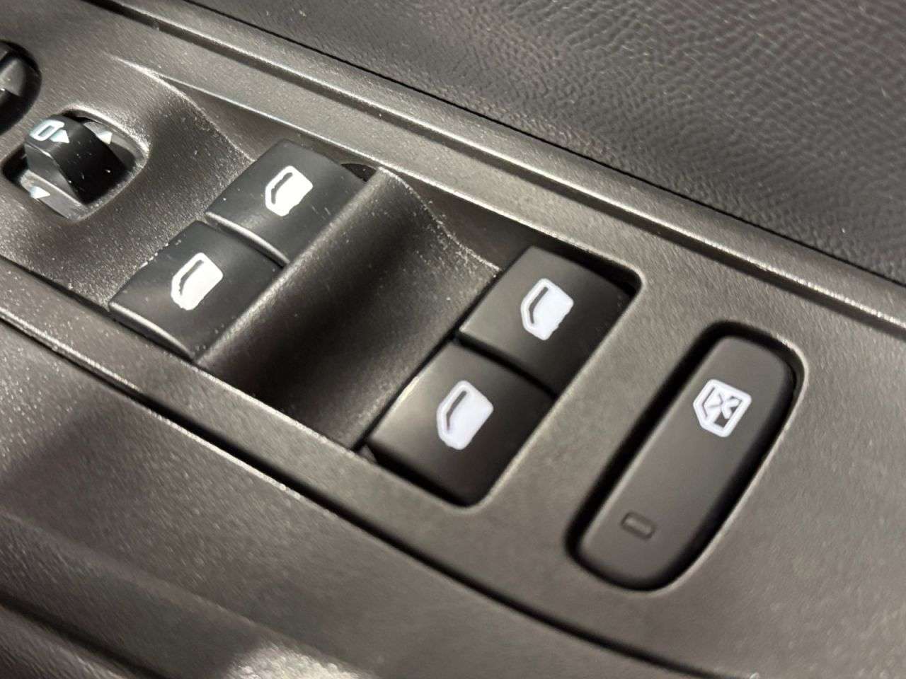 2021 PEUGEOT E-2008 2021 PEUGEOT E-2008