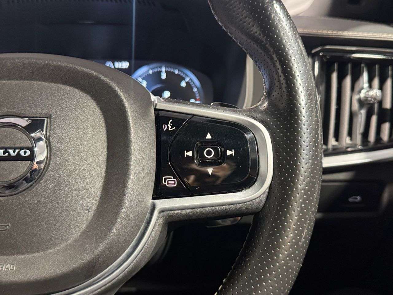 2018 VOLVO S90 2018 VOLVO S90