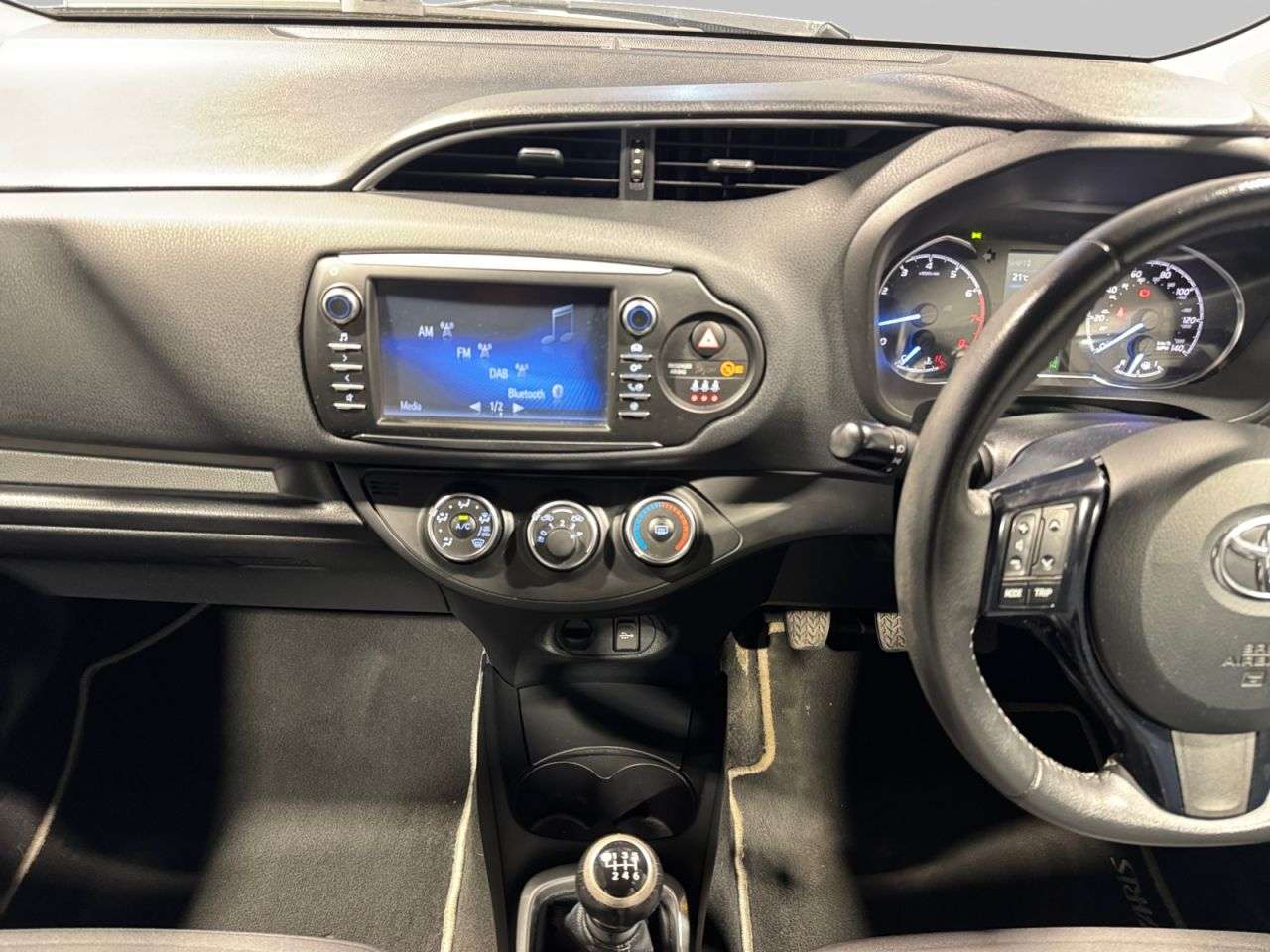 2017 TOYOTA YARIS 2017 TOYOTA YARIS