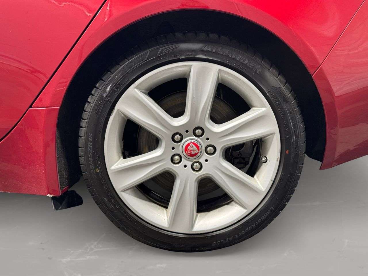 2019 JAGUAR XE 2019 JAGUAR XE
