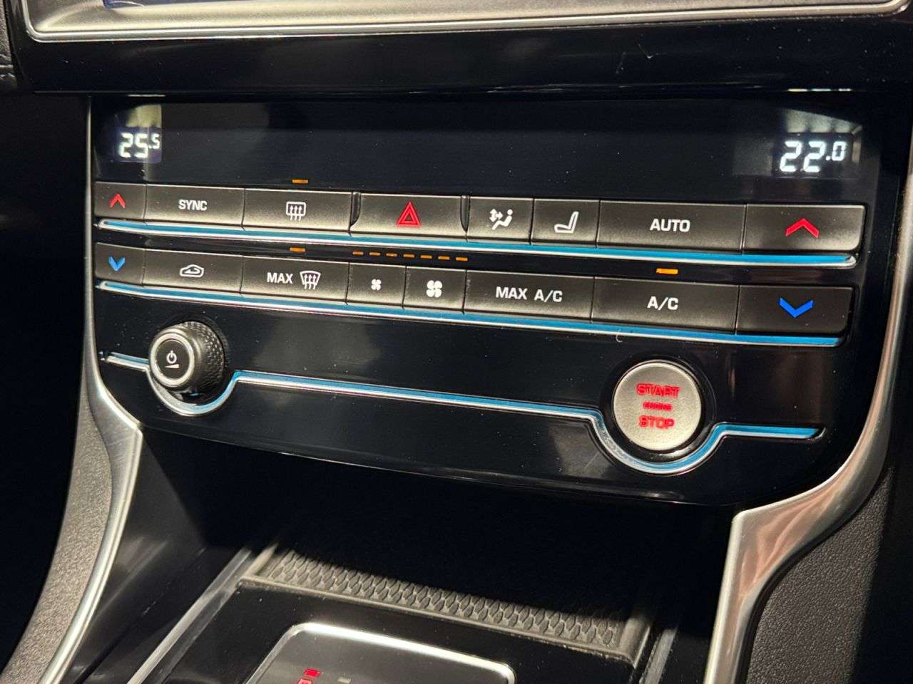 2019 JAGUAR XE 2019 JAGUAR XE