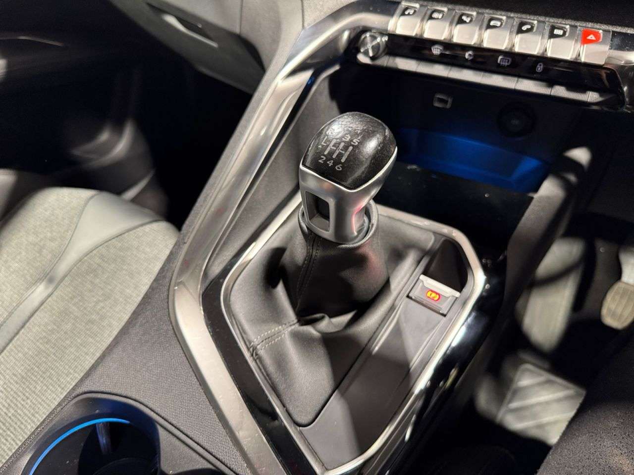 2020 PEUGEOT 3008 2020 PEUGEOT 3008