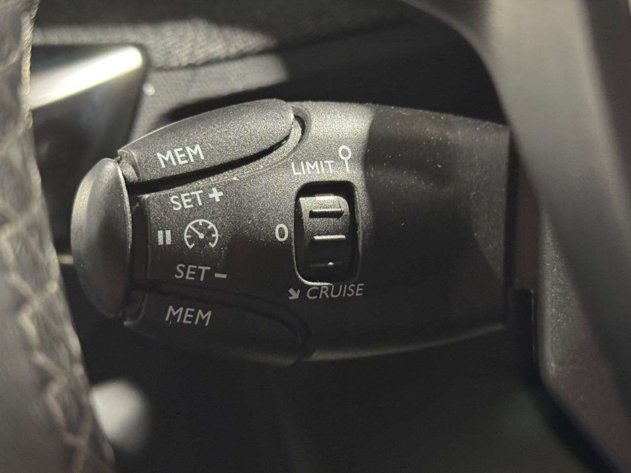 2020 PEUGEOT 3008 2020 PEUGEOT 3008