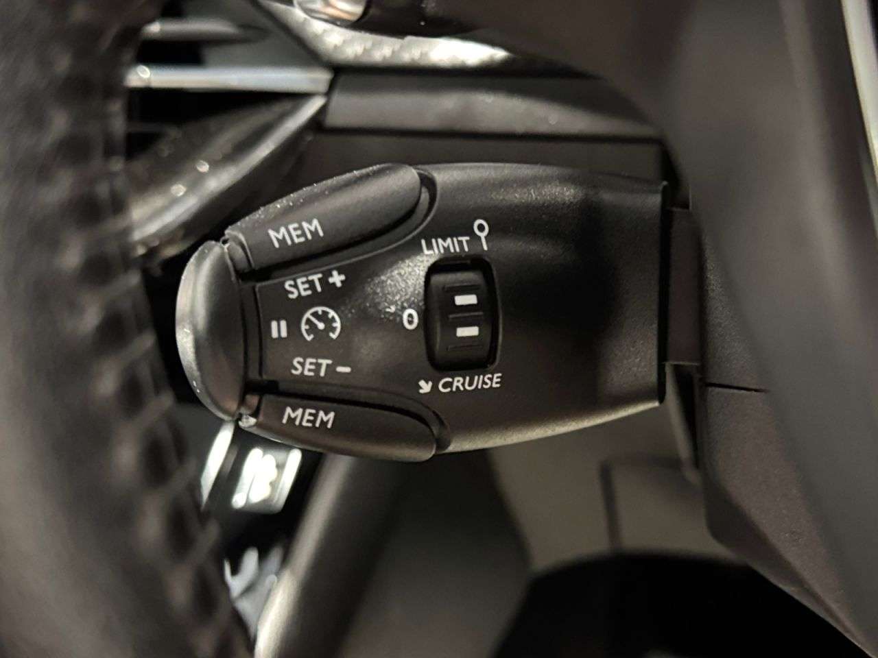2021 PEUGEOT 208 2021 PEUGEOT 208