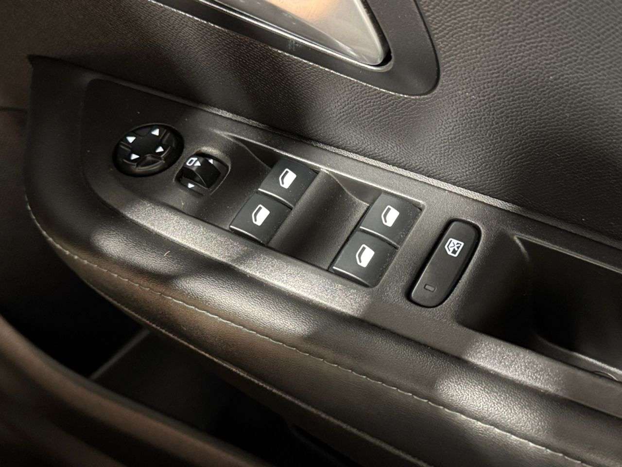 2021 PEUGEOT 208 2021 PEUGEOT 208