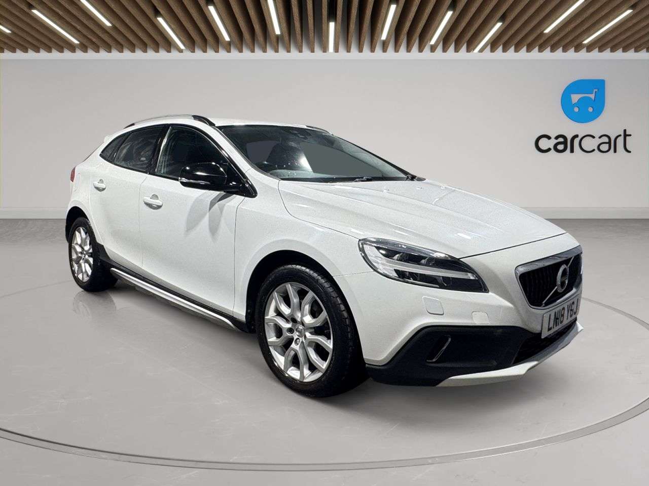 A 2018 VOLVO V40 CROSS COUNTRY 1.5 T3 Pro Hatchback 5dr Petrol Auto Euro 6 (s/s) (152 ps) (Rates starting A 2018 VOLVO V40 CROSS COUNTRY 1.5 T3 Pro Hatchback 5dr Petrol Auto Euro 6 (s/s) (152 ps) (Rates starting