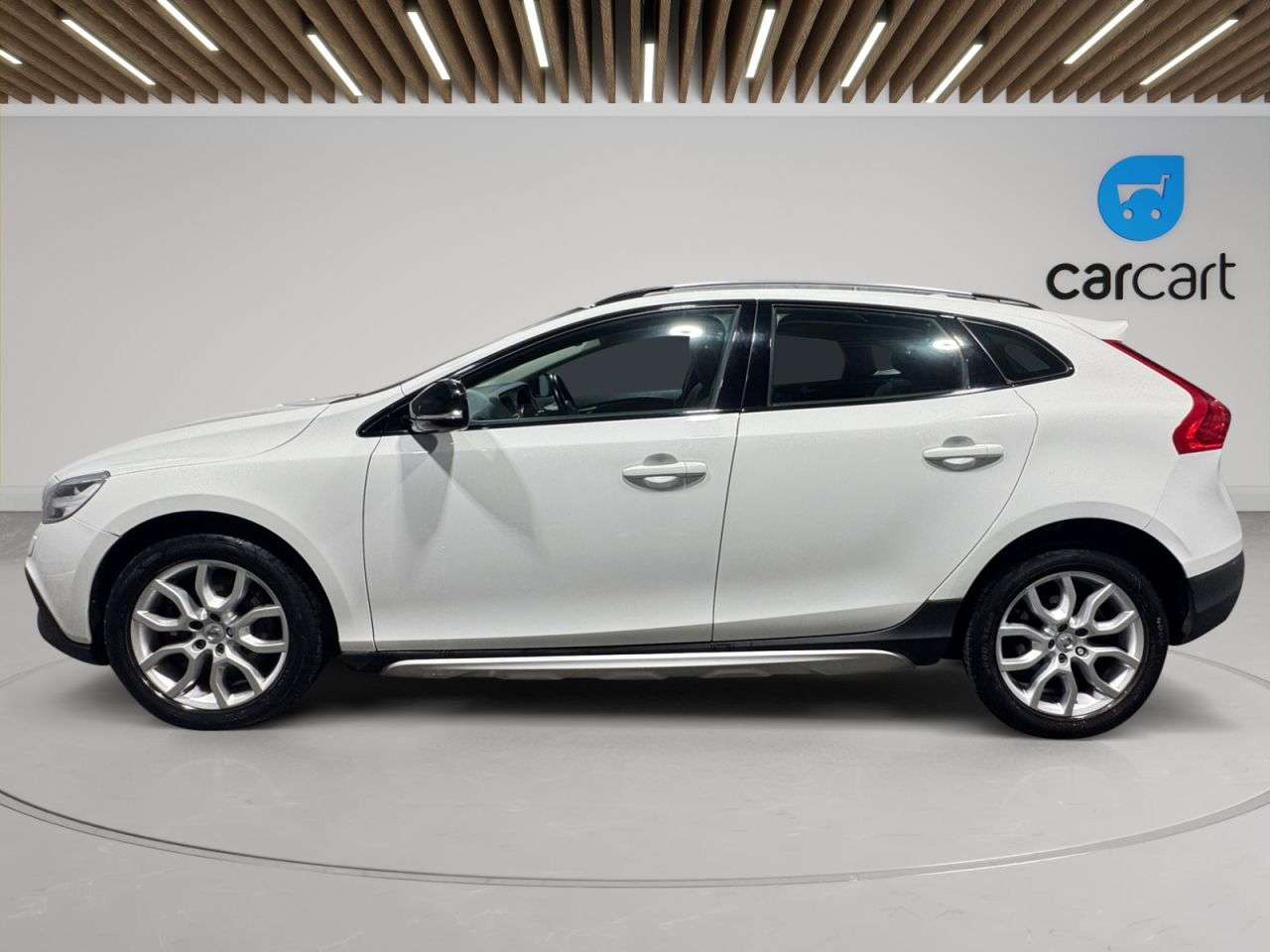 A 2018 VOLVO V40 CROSS COUNTRY 1.5 T3 Pro Hatchback 5dr Petrol Auto Euro 6 (s/s) (152 ps) (Rates starting A 2018 VOLVO V40 CROSS COUNTRY 1.5 T3 Pro Hatchback 5dr Petrol Auto Euro 6 (s/s) (152 ps) (Rates starting