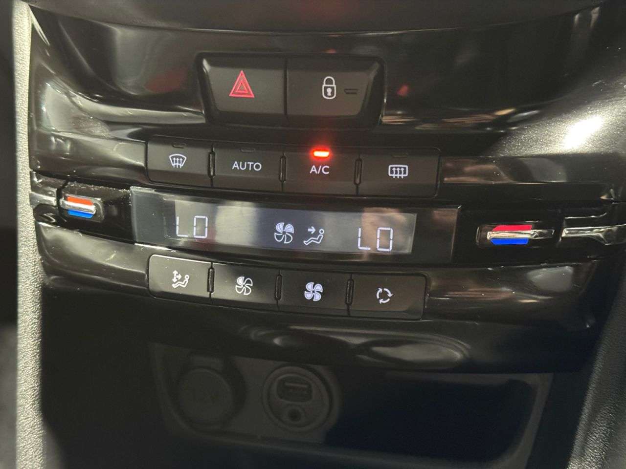 2015 PEUGEOT 208 2015 PEUGEOT 208