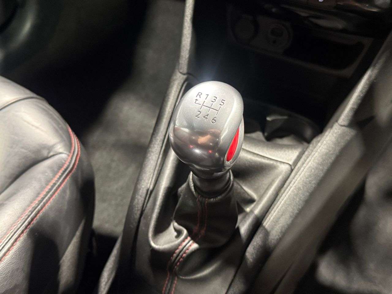 2015 PEUGEOT 208 2015 PEUGEOT 208