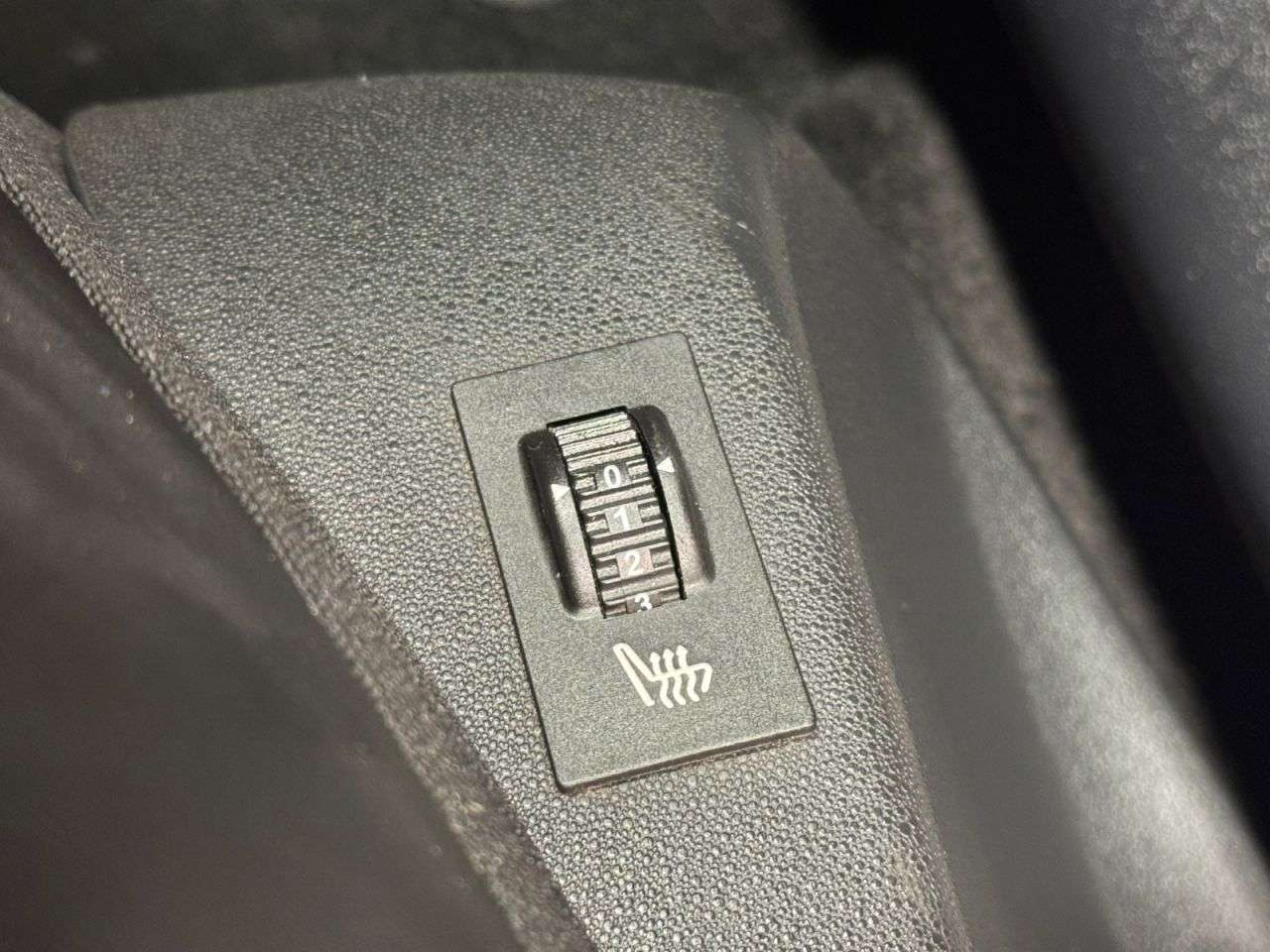 2015 PEUGEOT 208 2015 PEUGEOT 208
