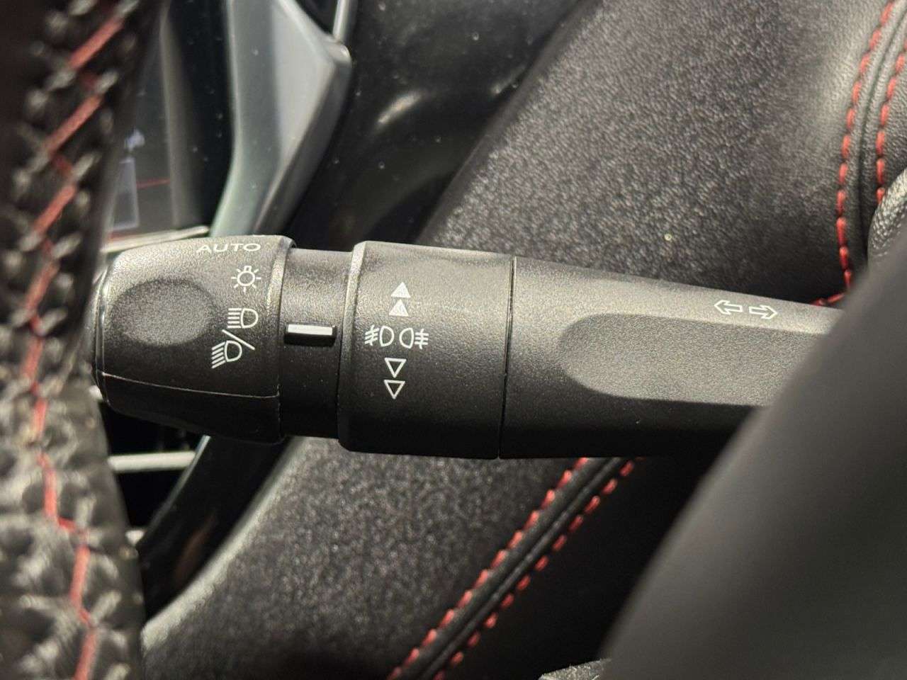 2015 PEUGEOT 208 2015 PEUGEOT 208