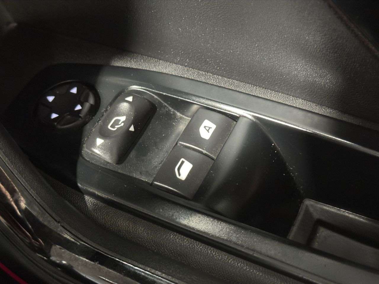 2015 PEUGEOT 208 2015 PEUGEOT 208