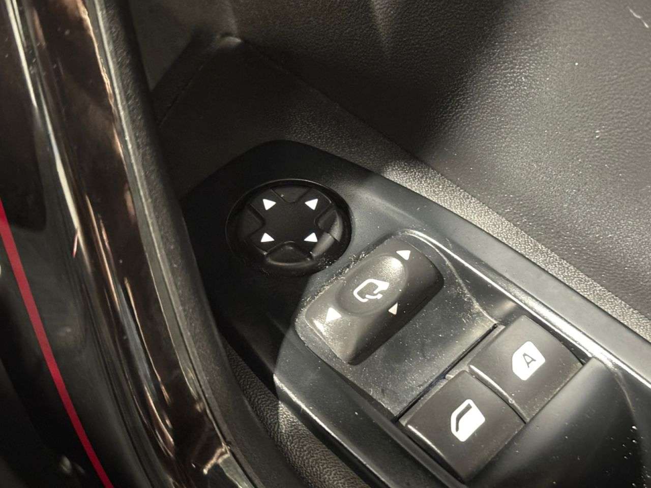 2015 PEUGEOT 208 2015 PEUGEOT 208