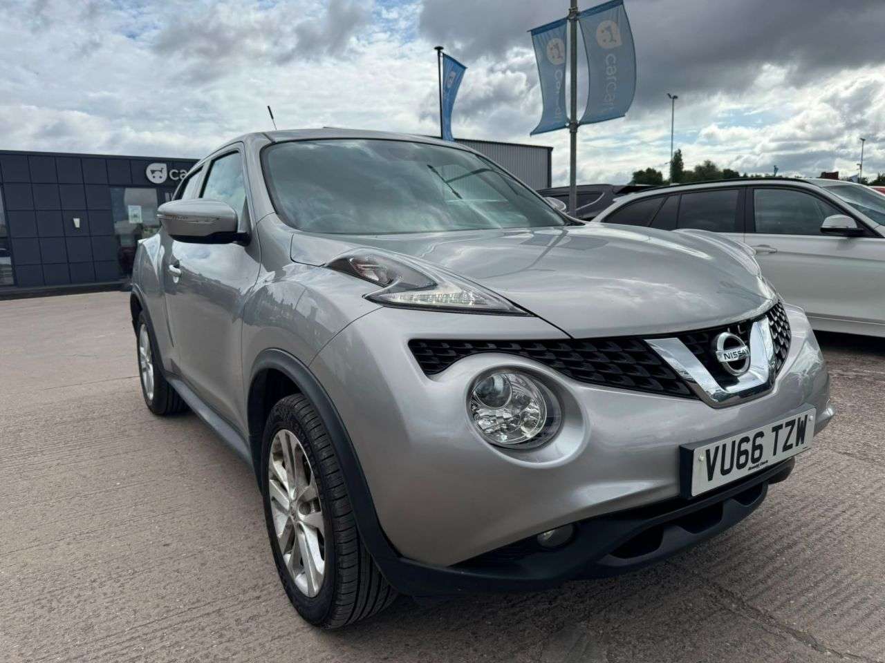 A 2016 NISSAN JUKE 1.5 dCi N-Connecta SUV 5dr Diesel Manual Euro 6 (s/s) (110 ps) (Rates start A 2016 NISSAN JUKE 1.5 dCi N-Connecta SUV 5dr Diesel Manual Euro 6 (s/s) (110 ps) (Rates start