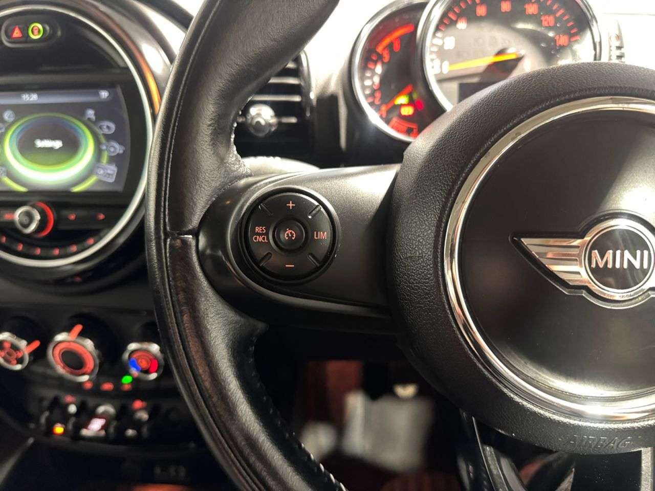 2017 MINI CLUBMAN 2017 MINI CLUBMAN