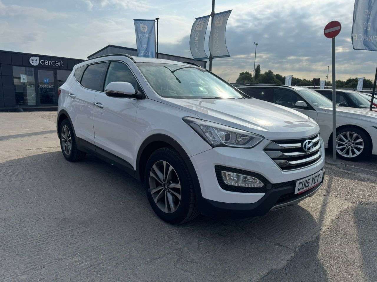 A 2015 HYUNDAI SANTA FE 2.2 CRDi Premium SUV 5dr Diesel Auto 4WD Euro 5 (5 seat) (194 bhp) (Rates s A 2015 HYUNDAI SANTA FE 2.2 CRDi Premium SUV 5dr Diesel Auto 4WD Euro 5 (5 seat) (194 bhp) (Rates s