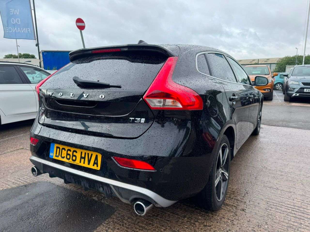 2016 VOLVO V40 2016 VOLVO V40