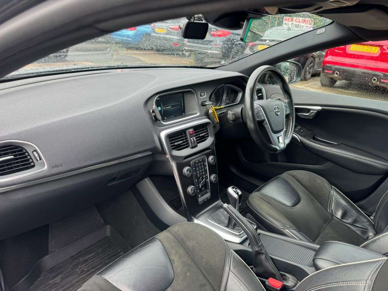 2016 VOLVO V40 2016 VOLVO V40