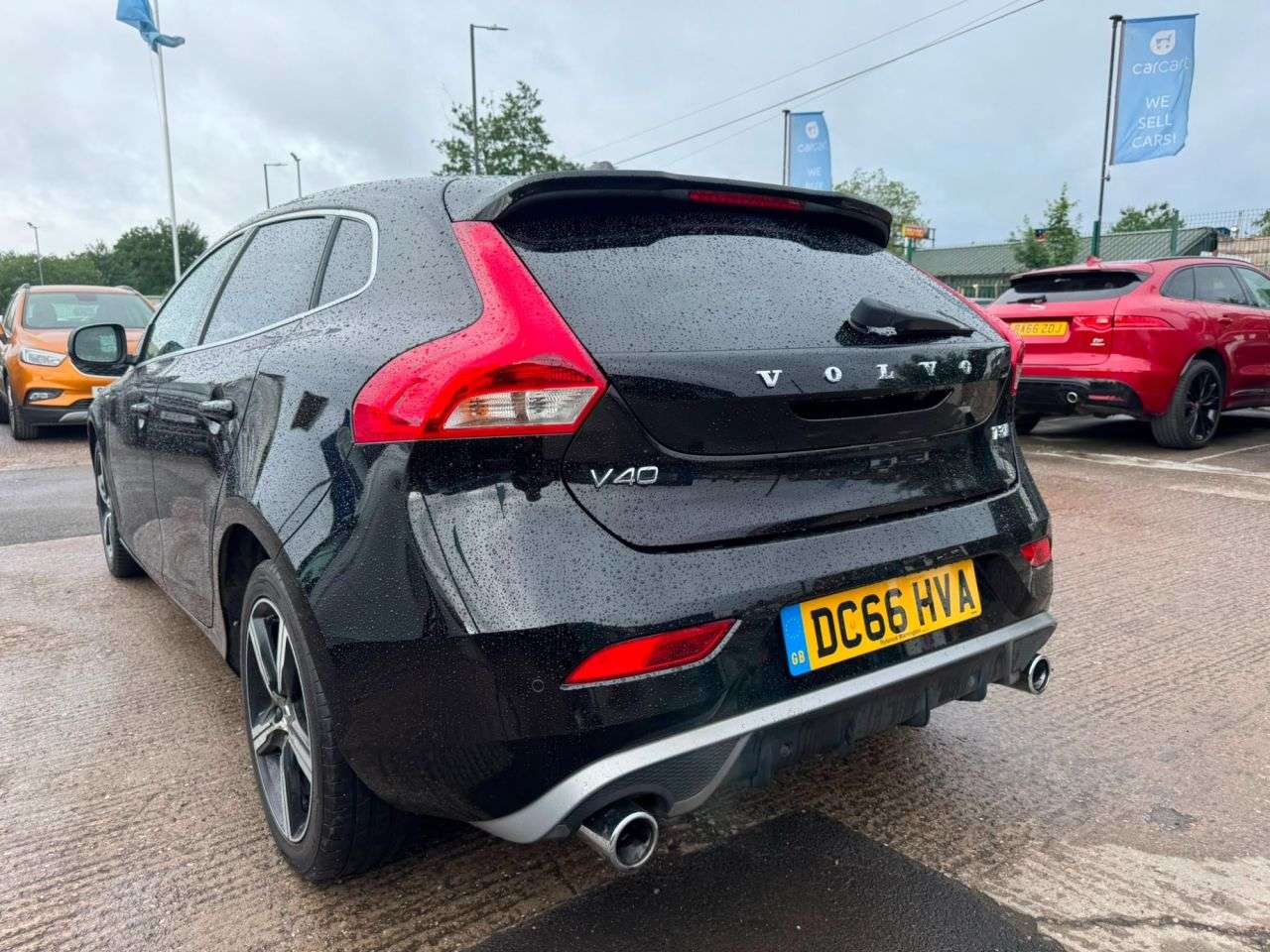 2016 VOLVO V40 2016 VOLVO V40